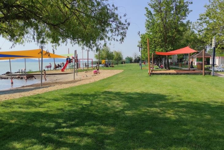 Badacsonytomaj 12 évig fizettetett strandbelépőt egy olyan partszakaszra, ami nem is az övé