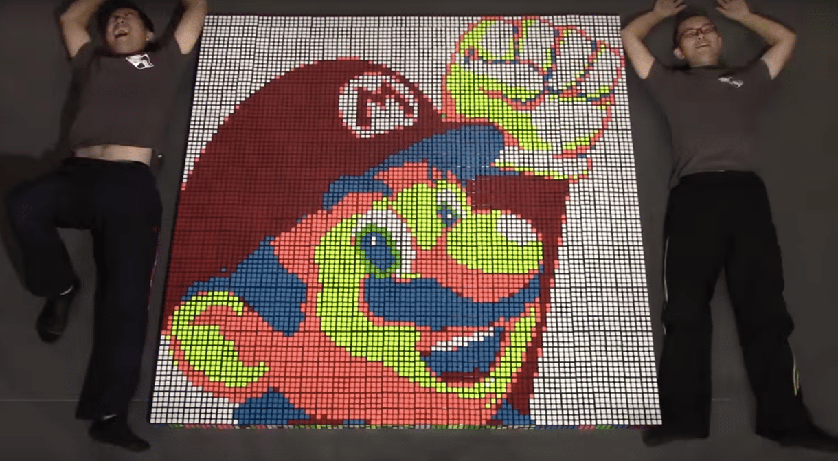 Látványosabb az igazi játéknál is: 900 Rubik-kockából csináltak Super Mario videót