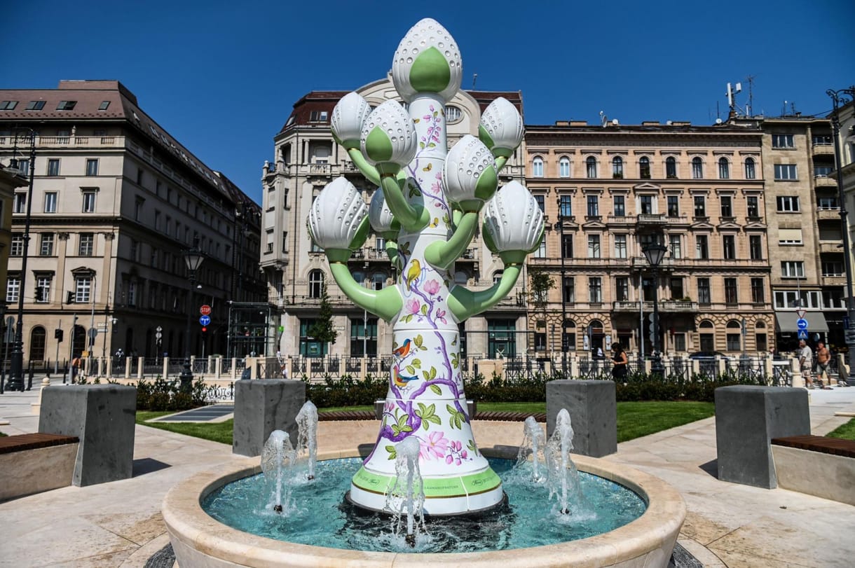 Megszólalt a József nádor téri porcelánfa tervezője: nem ide, nem ilyennek és nem most tervezték