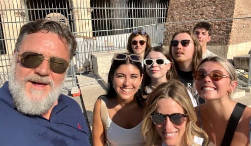 Russell Crowe visszatért „régi irodájába”, a Colosseumba