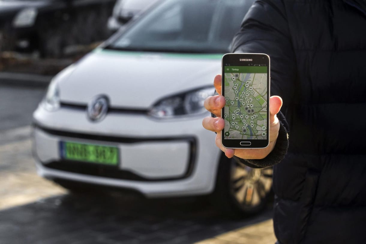 Féláron parkolhatnak a fővárosban a benzines carsharing autók