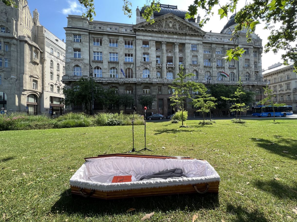 Eladhatják a Belügyminisztérium Dunára néző épületét, a tárca a Várba költözik