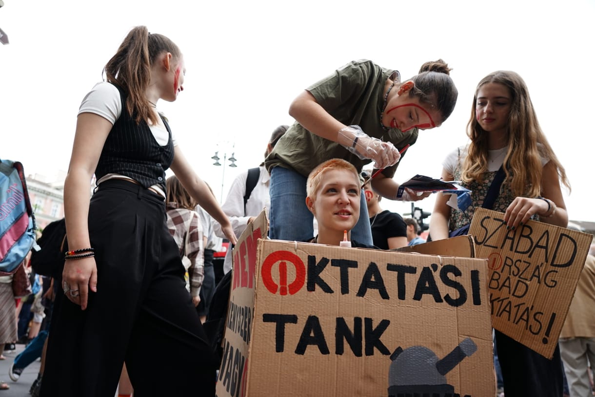 Rendhagyó pedagógusnapot tartottak a diákok a Belügyminisztériumnál – fotók