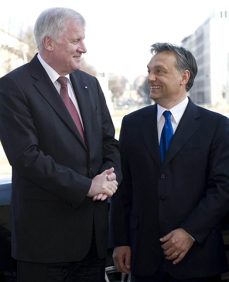 Orbán mellett tüntettek Münchenben