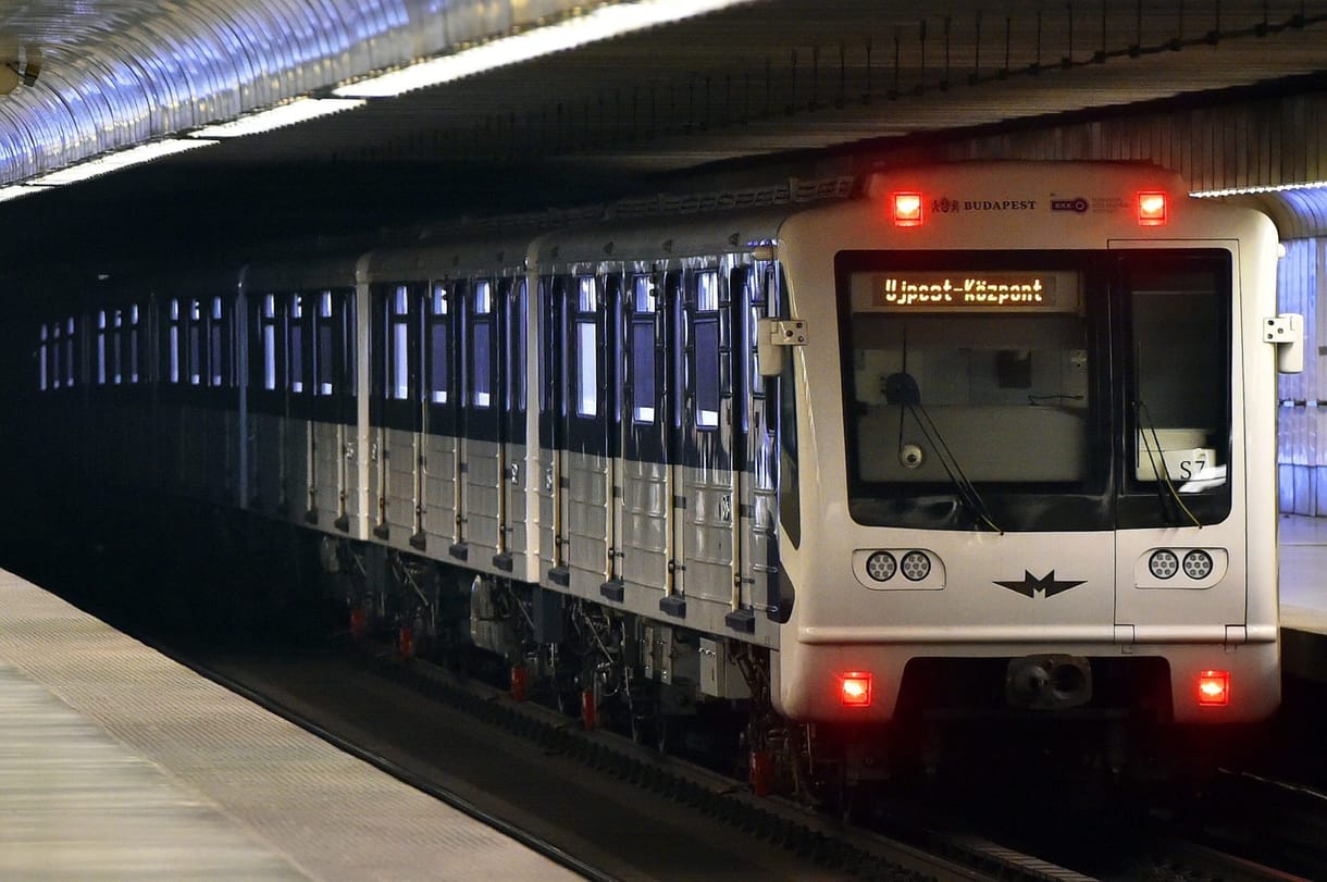 Panaszkodik a metrókocsikat felújító orosz cég, hogy rossz a sajtója