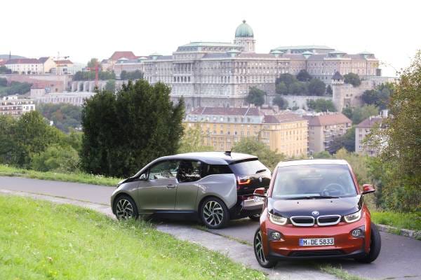 Novembertől Magyarországon is elérhetőek a BMW elektromos autói