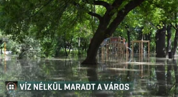 Így úszott nyakig vízben Hajdúszoboszló központja a csőtörés után – videó
