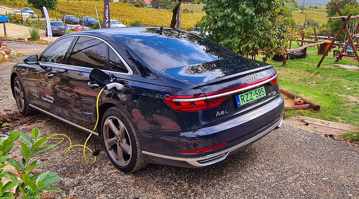Nagyvadak diétán: menetpróbán a konnektoros Audi Q7-es és az A8 L