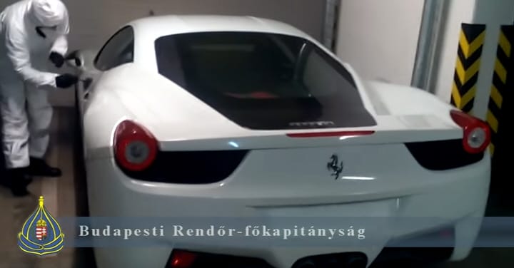 Megköszönték a visszaszerzett Ferrarikat a magyar rendőröknek