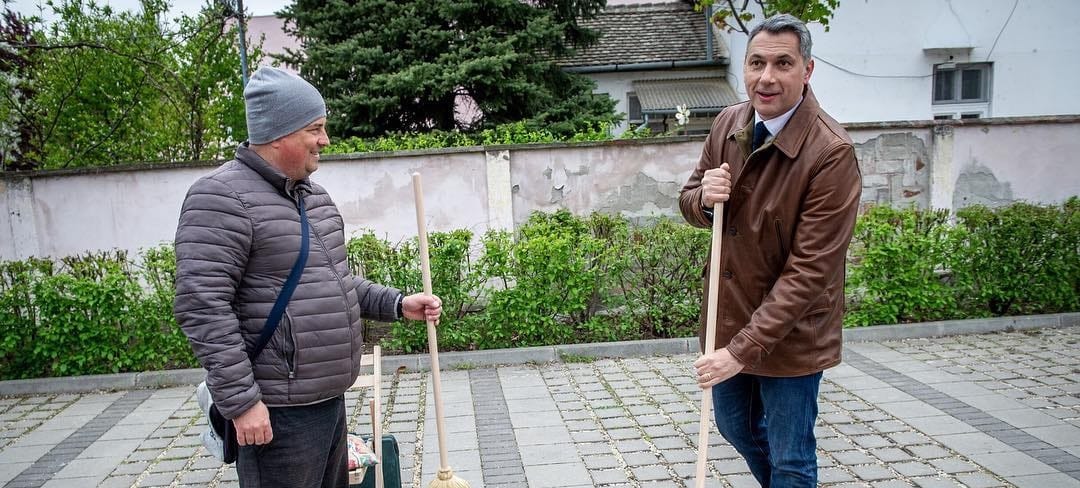 Ilyen pozitúrában se sűrűn látni Lázár Jánost - fotók