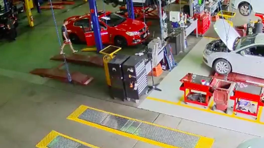 Ehhez az autólopáshoz azért igen vastag bőr kellett – videó