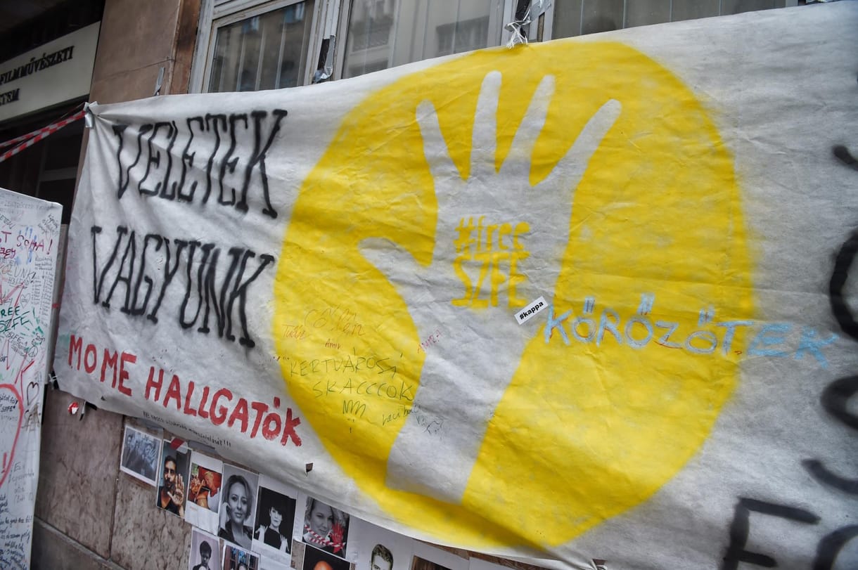 Holnaptól sztrájkba lépnek az SZFE dolgozói