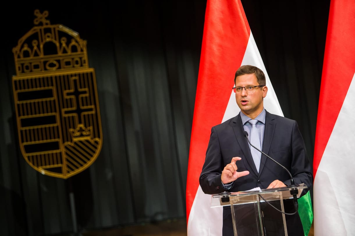 Kormányinfó: Magyarország lezárja a határait