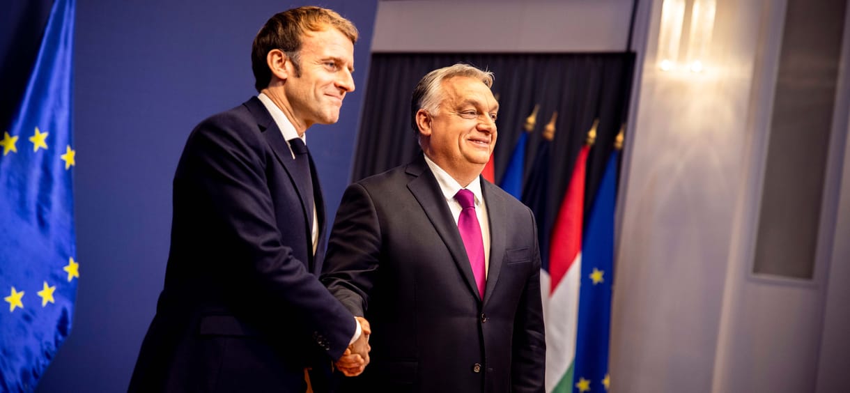 Munkavacsora keretén belül találkozik Orbán Macronnal