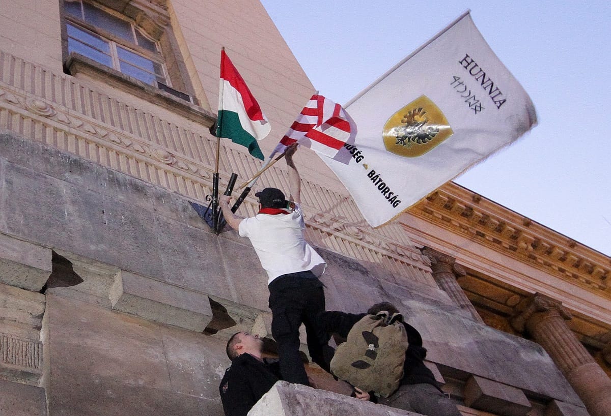Politikai alapon mazsoláznak az állampolgársági kérelmek között? 