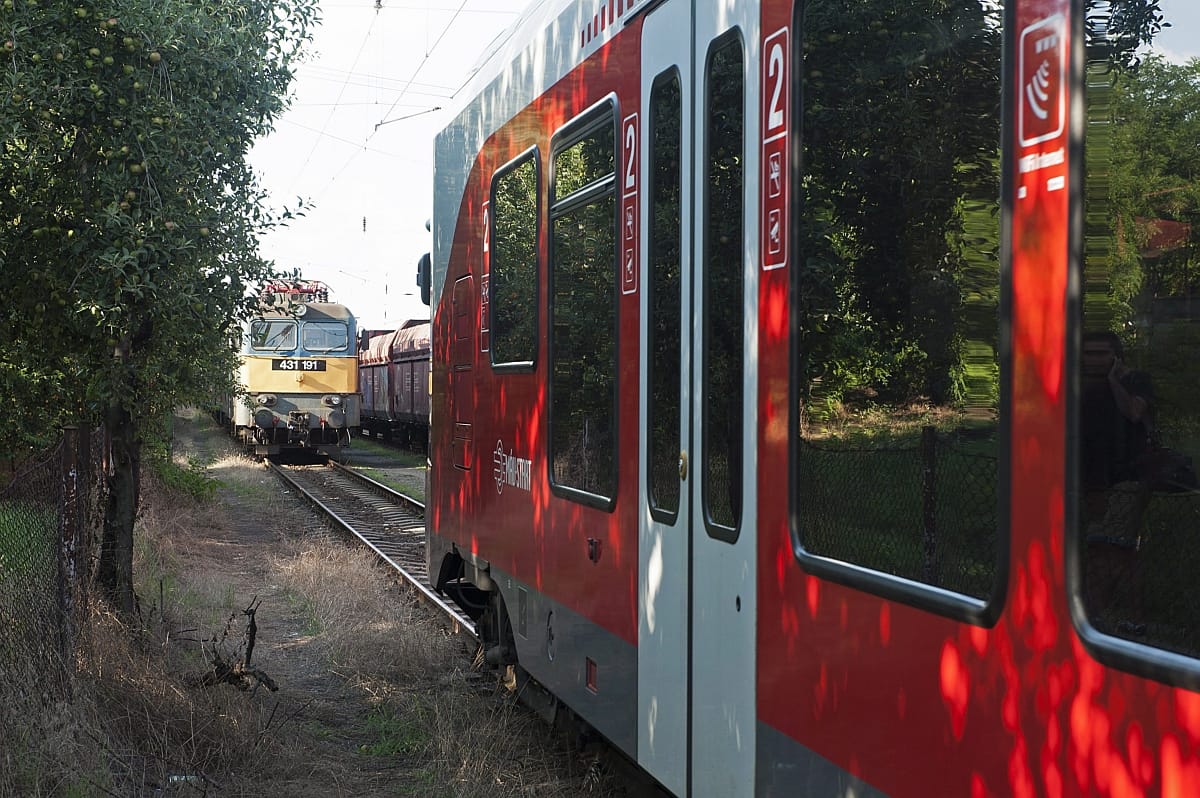 Szembemenő vonatok Dunakeszinél: az egyik masiniszta hibázhatott