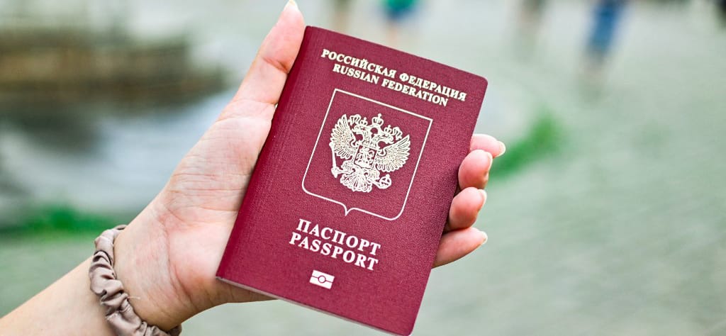Kemény vita indult arról, hogy kitiltsa-e az EU az orosz turistákat