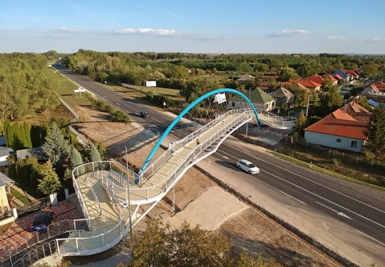 Újabb károsultaknak fizet összesen több mint 17 milliót Győr a kertekbe lógó szuperhíd miatt