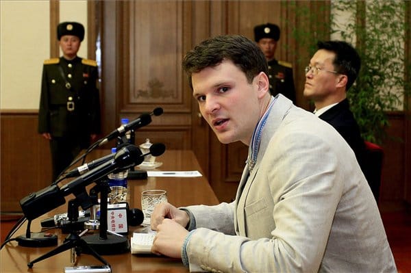 Most már tényleg nagy bajban van az Észak-Koreában letartóztatott amerikai diák – fotók