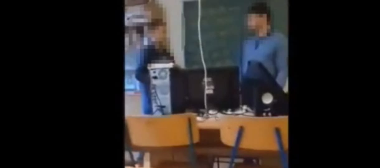 Nagykátai tanárfenyegetés: eljárás indult négy diák ellen