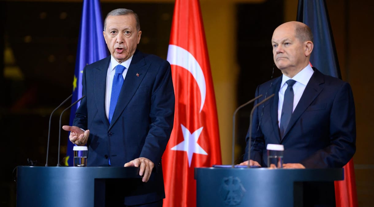 Scholz a válság súlyosbodásának elkerüléséről akart tárgyalni, míg Erdogan Izraelt bírálta