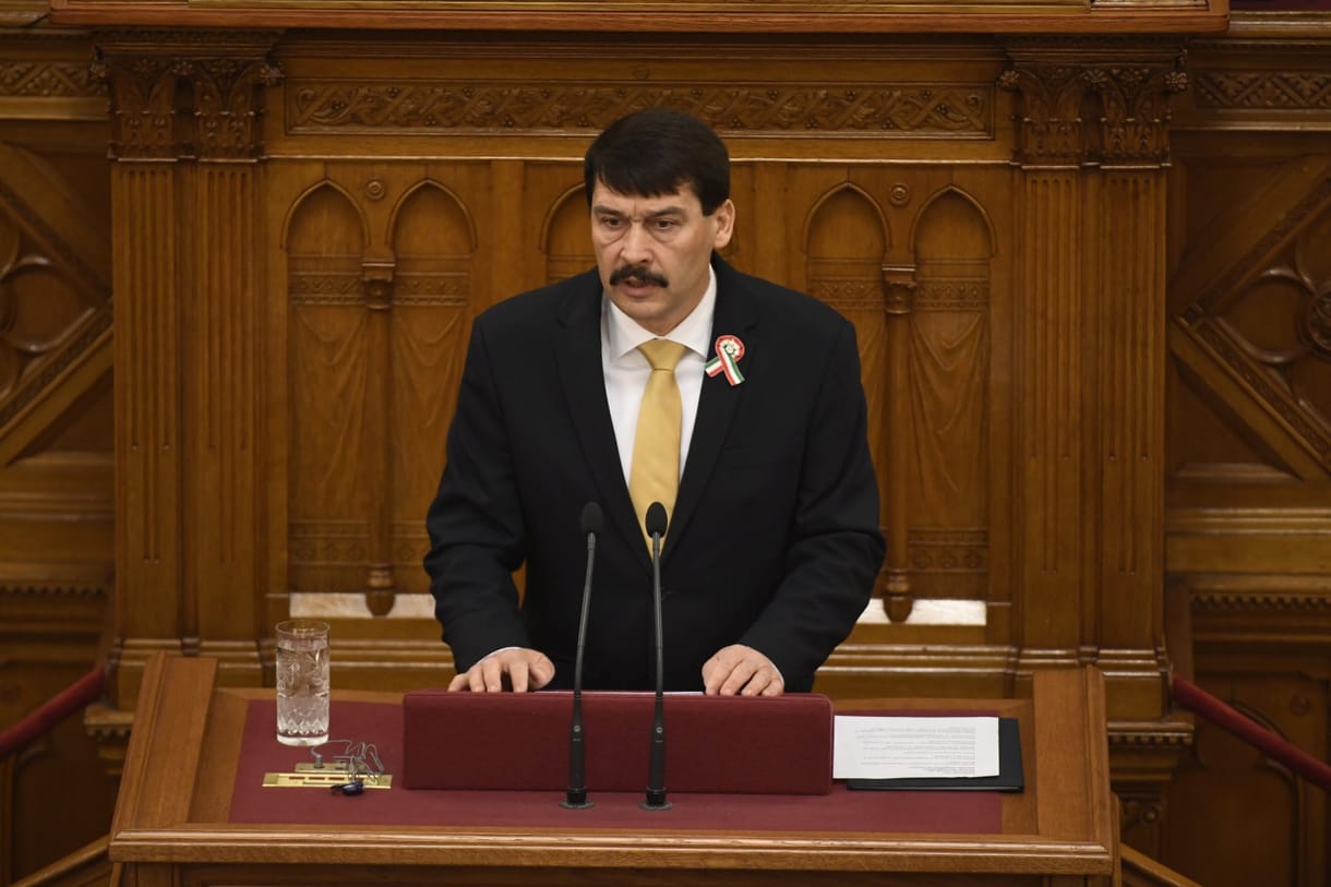 Aláírta a jogi határzár szigorítását Áder
