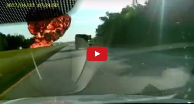 Mint a filmekben: felrobbant a 30 ezer literes tartálykocsi – videó