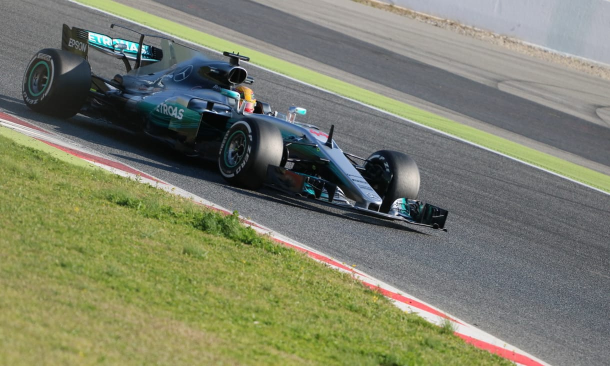Még csak tapogatóznak, de már most gyorsak az idei F1-autók – képgaléria
