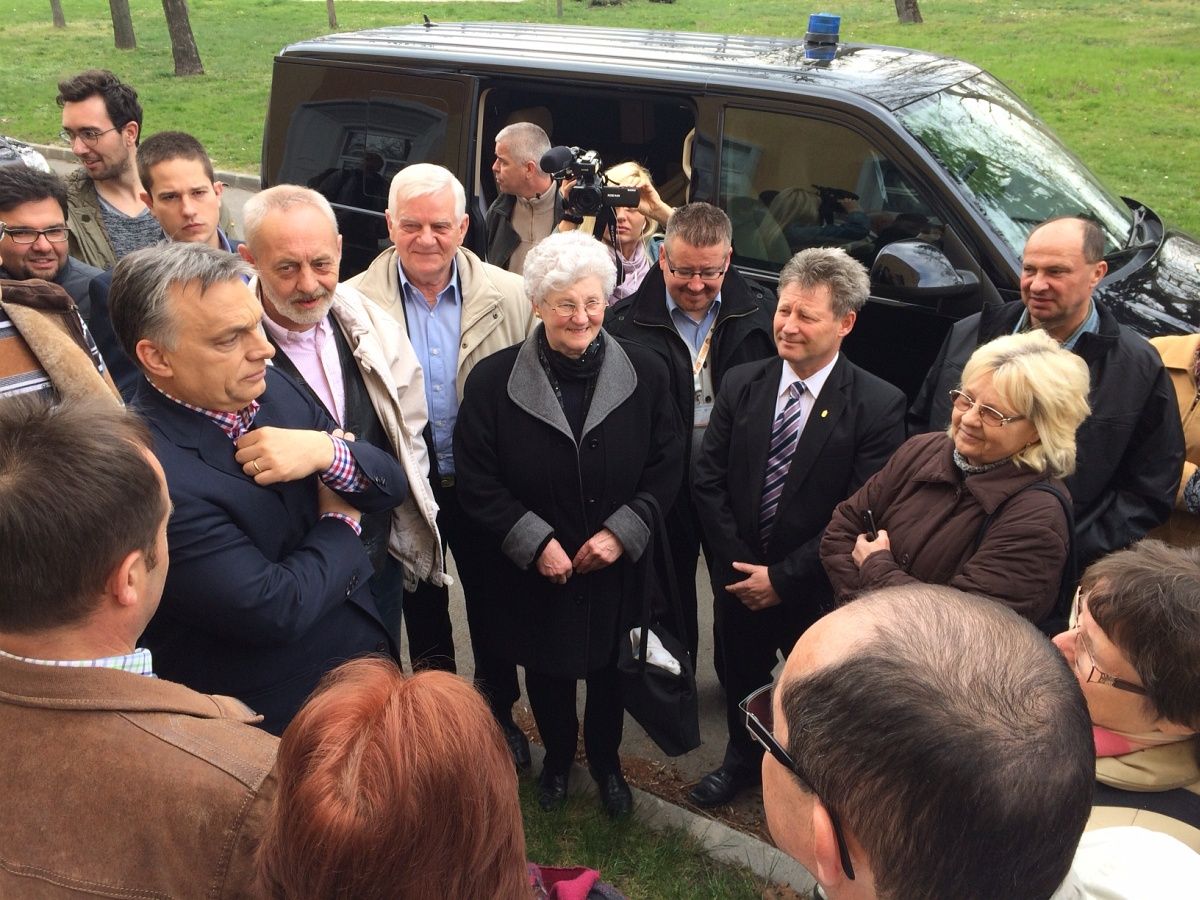 Orbán: Úgy kell Gyurcsányt felrángatnom a színpadra