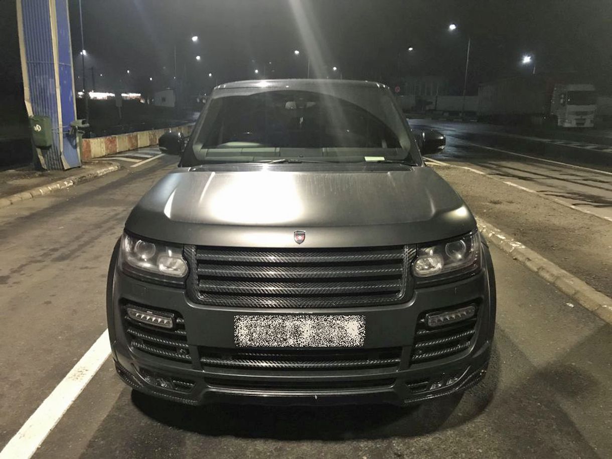 Lopott, teljesen egyedi tuningolt Range Rover akadt fenn Nagylakon