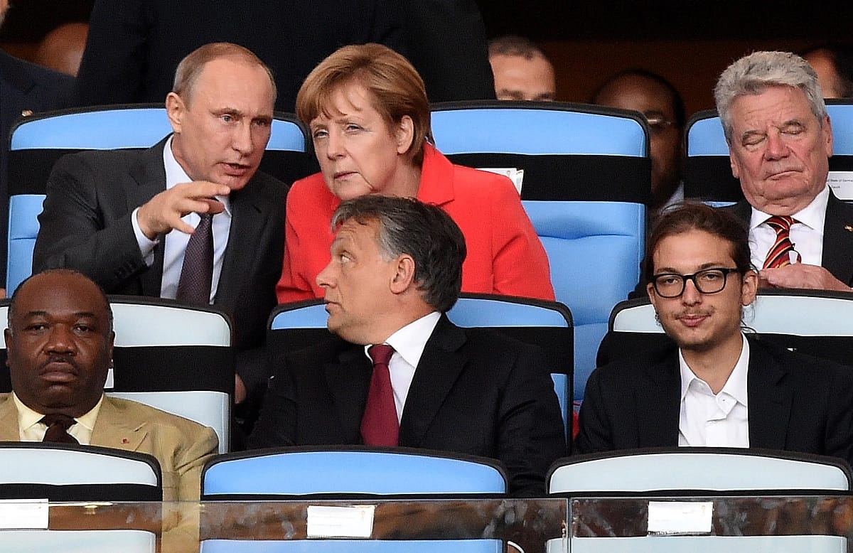 Miről beszélt Orbán Putyinnal a vb-döntő VIP-termében?
