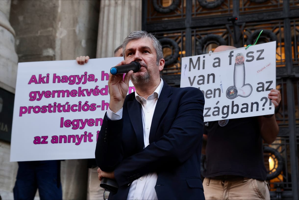Hadházy az Ügyészségnél mondott beszédet: Szánalmas, alávaló, lúzer nép vagyunk, ha hagyjuk, hogy elcsalják a választásokat