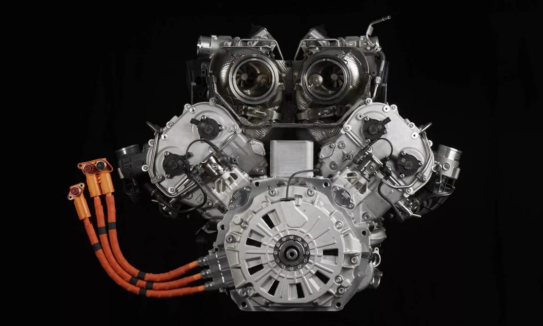 Egekig pörgethető biturbó V8-assal rukkolt elő a Lamborghini