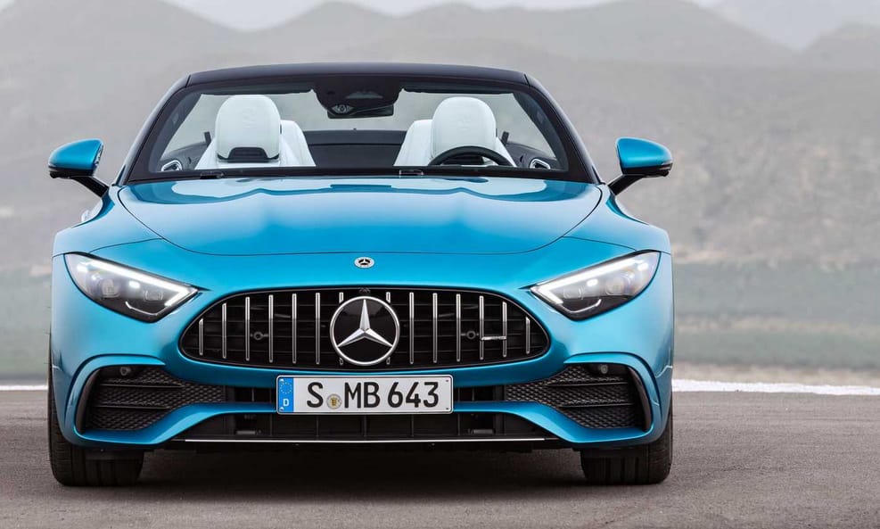 4 hengeres lágyhibrid motorral debütált a Mercedes-AMG SL 43