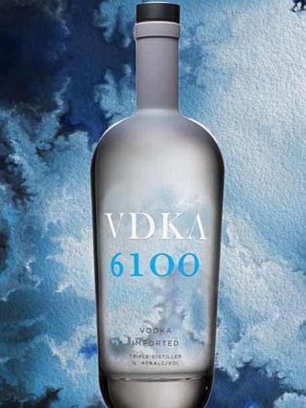Ez már a holnap! De Niro vodkázik