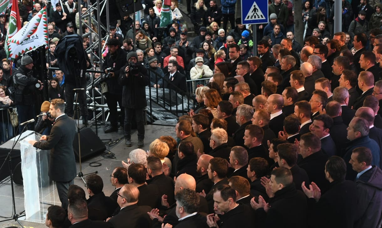Vona: Orbán bukni fog