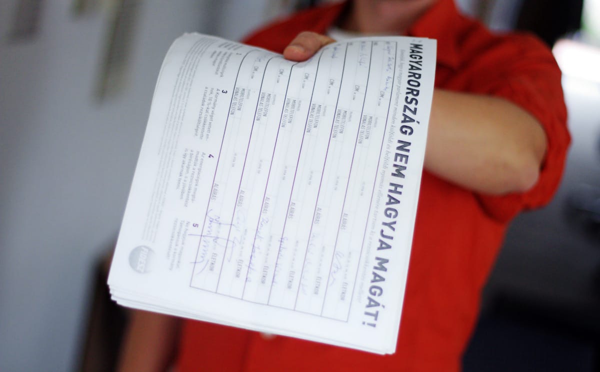 Átverték a 100 forintért rezsialáírásokért házaló önkénteseket
