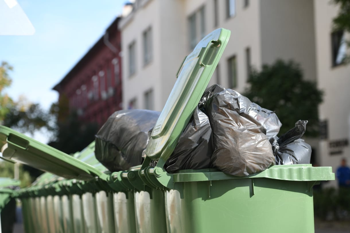 Pécsen sem vették fel a munkát a szemétszállítók