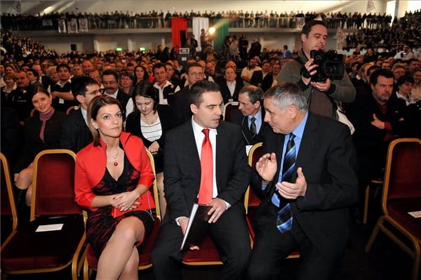 A Jobbik a kormánnyal versenyez radikalizmusban