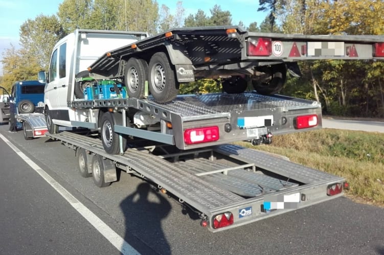 Sikerült fokozni: emeletes tréler miatt büntettek egy román sofőrt