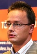 Szijjártó elmondta, mire jó a vonalkód a kérdőíveken