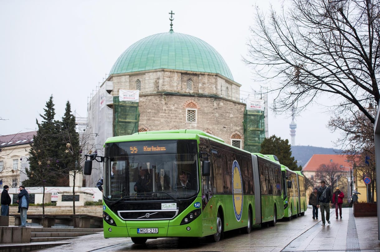 Gyanús buszcserék Pécsett