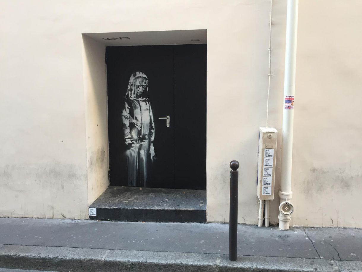 Ellopták Banksy graffitijét, amellyel a Bataclan-beli mészárlásra emlékezett