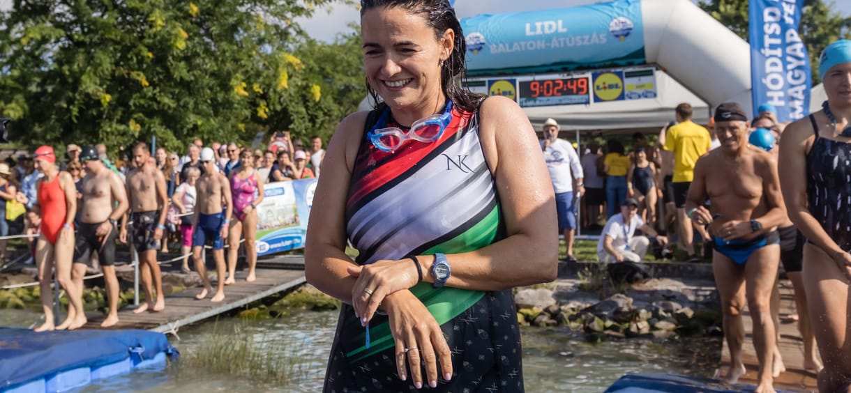 100 ezer forintba kerülhetett Novák Katalin úszódressze