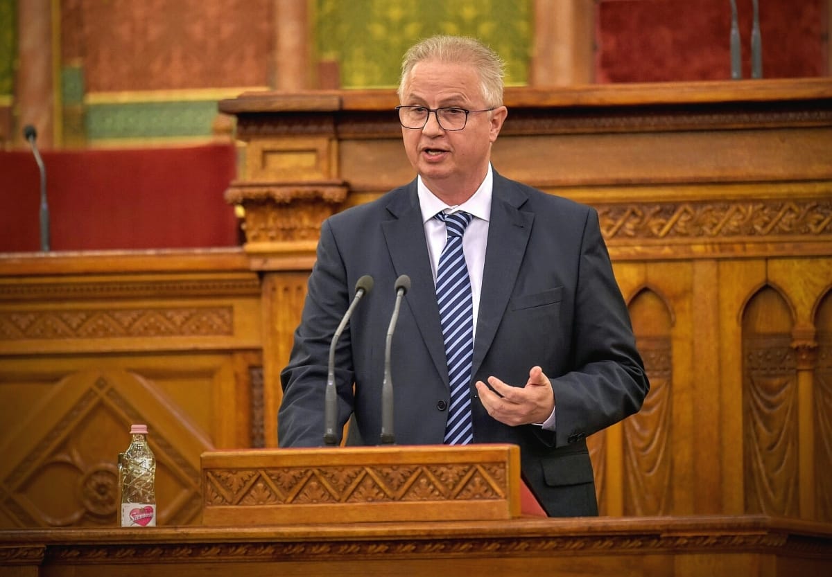 MN: Három bankot képviselnek Trócsányi partnerei a devizahiteles perekben