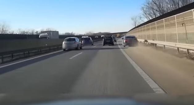 Itt az első videós összeállítás, amelynél már civil autósok felvételei alapján indult eljárás