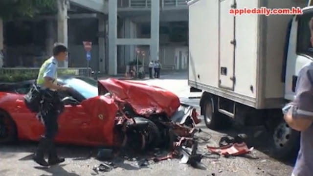 Útra rohanó kisállat miatt tört össze egy Ferrari 599 GTB