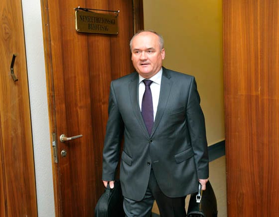 Hende: nagy költségvetési teher a 100 milliárdnyi eladhatatlan ingatlan