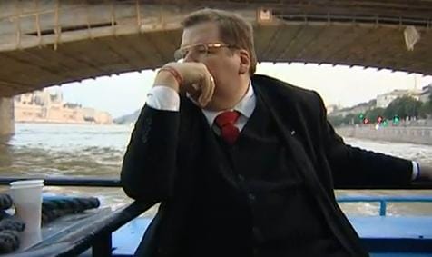 Schmuck Andor videoklippel sokkol és világszenzációt ígér péntekre