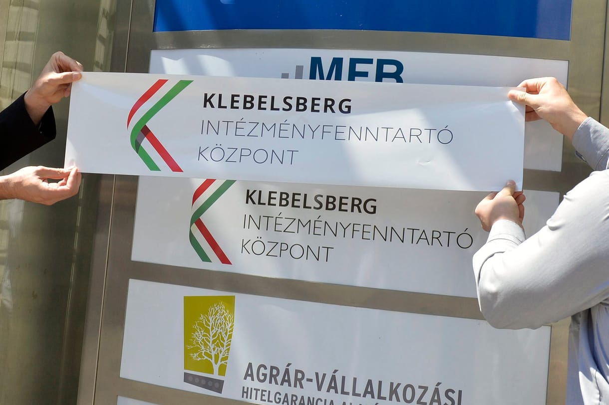 Továbbra is két tankerületi vezető ellen nyomoz a rendőrség korrupció miatt